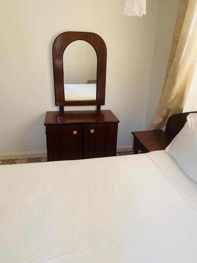 One World Village Guesthouse Bakau Exterior photo