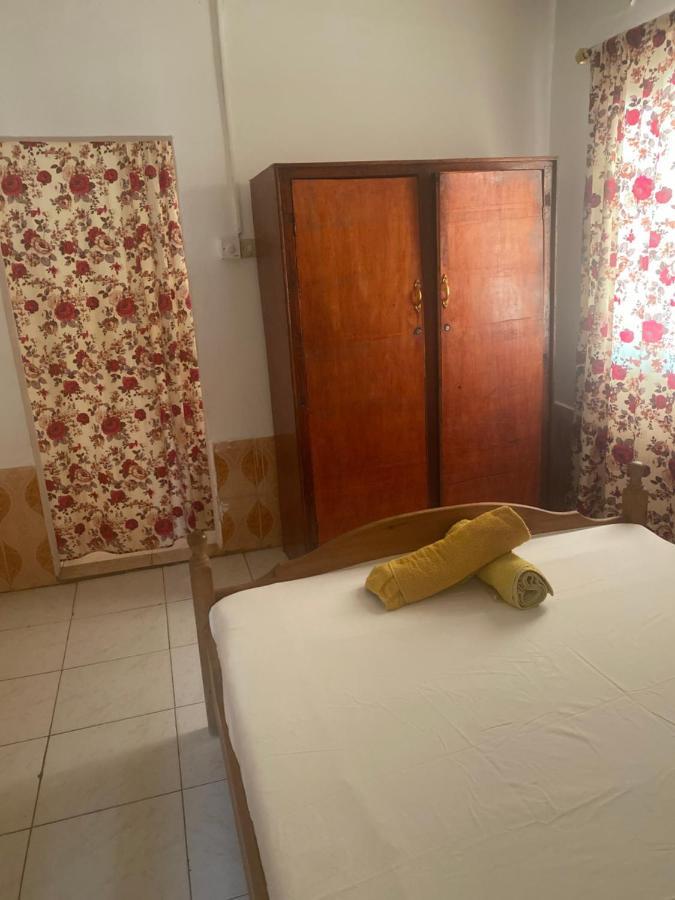 One World Village Guesthouse Bakau Exterior photo