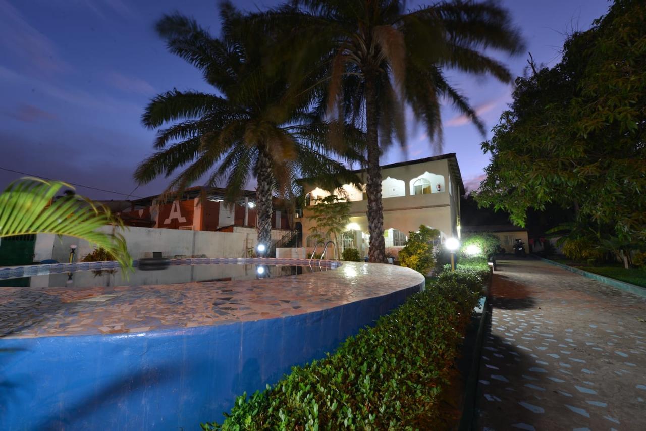 One World Village Guesthouse Bakau Exterior photo